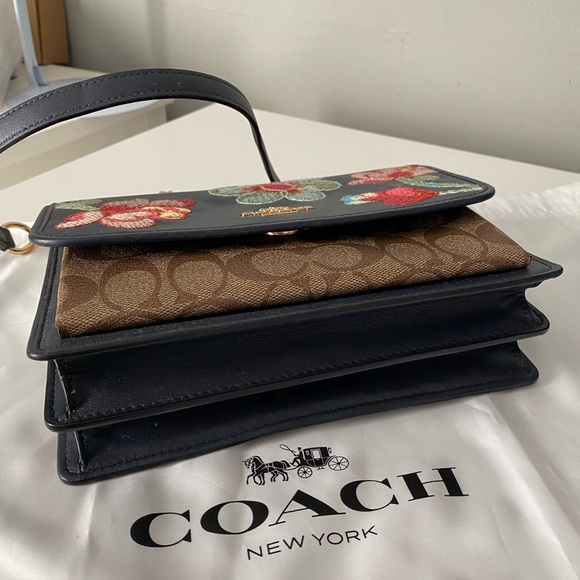 Coach Klare Crossbody In Signature Canvas With Floral Embroidery - Picture 9 of 9